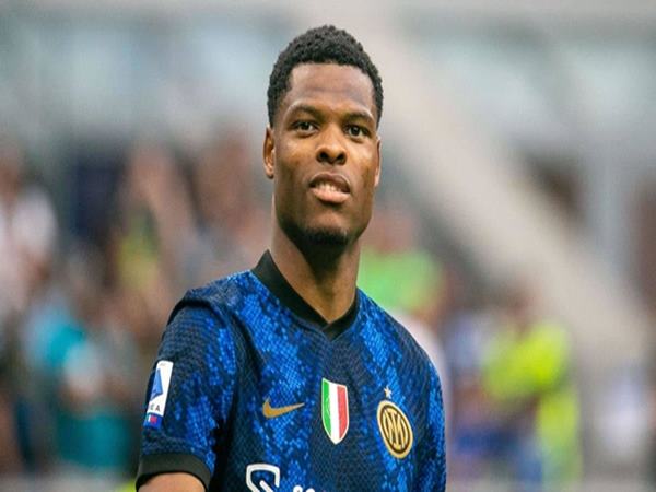 Inter Milan muốn bán Denzel Dumfries